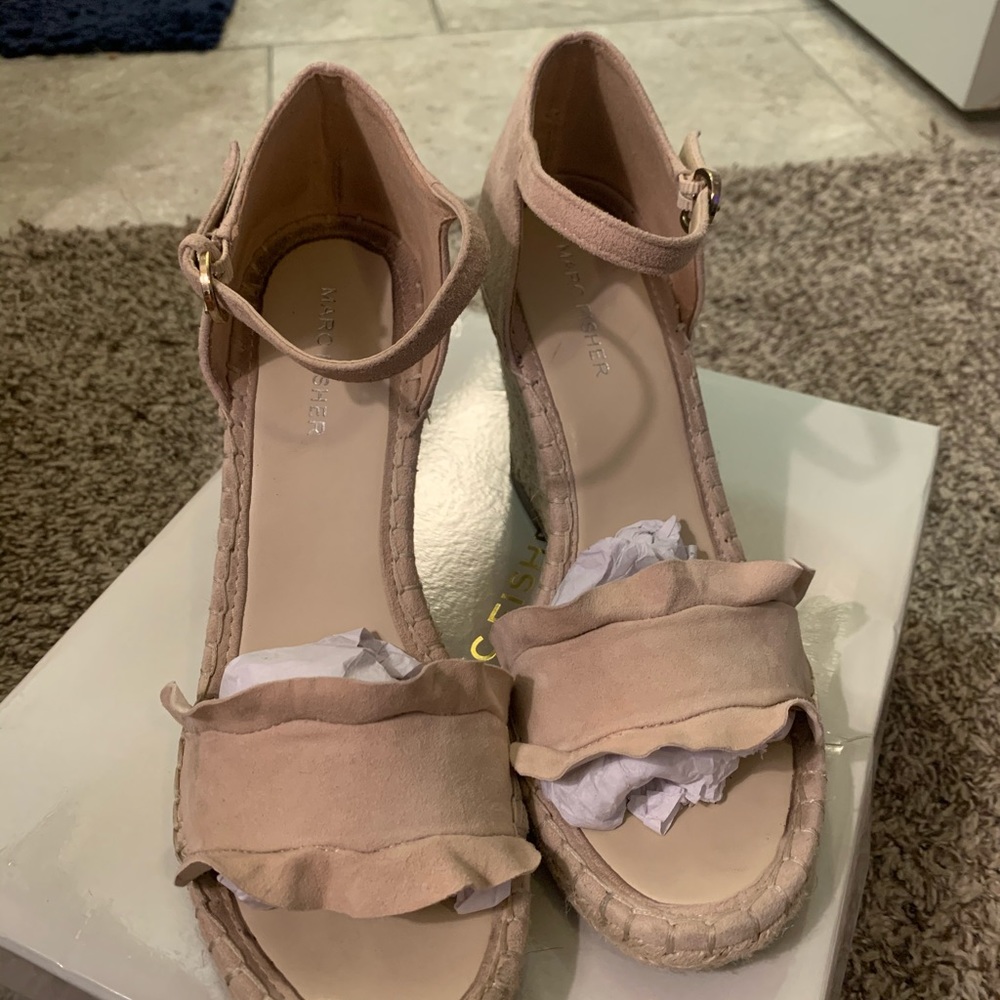 Marc Fisher Ruffle Wedges - Picture 2 of 8